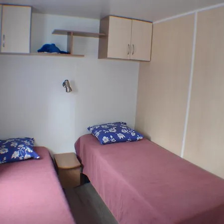 Mobilhome Dans Camping Kon Tiki Numero 5f04 Oasis * Σαιν-Τροπέ